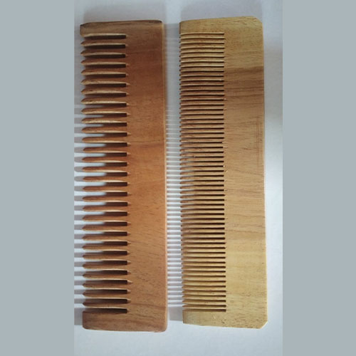 10 Amazing Wooden Comb Benefits For Your Hair 10 Amazing Wooden Comb Benefits For Your Hair